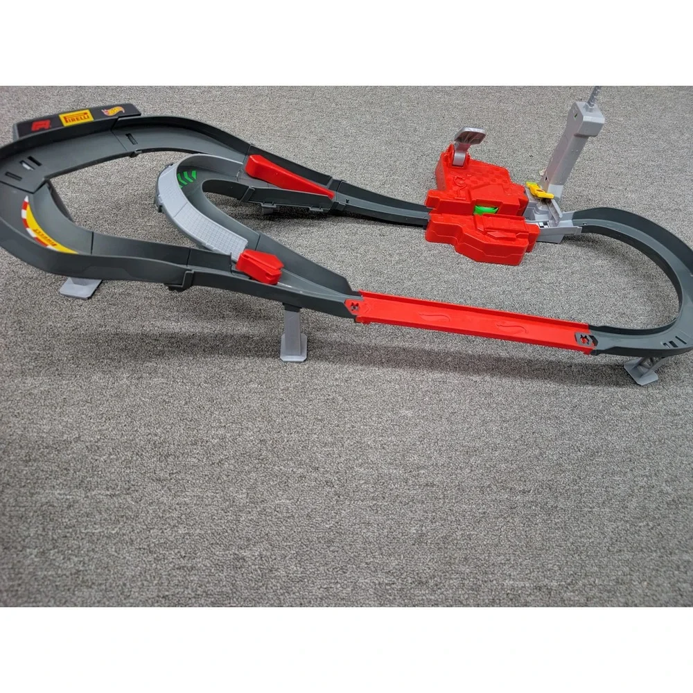 Hot Wheels F1‎ Pirelli Racing Track Set Motorized Booster Slot Car Circuit